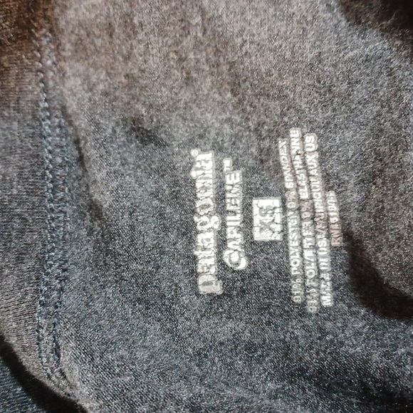 Patagonia thumb hole top - Picture 14 of 16